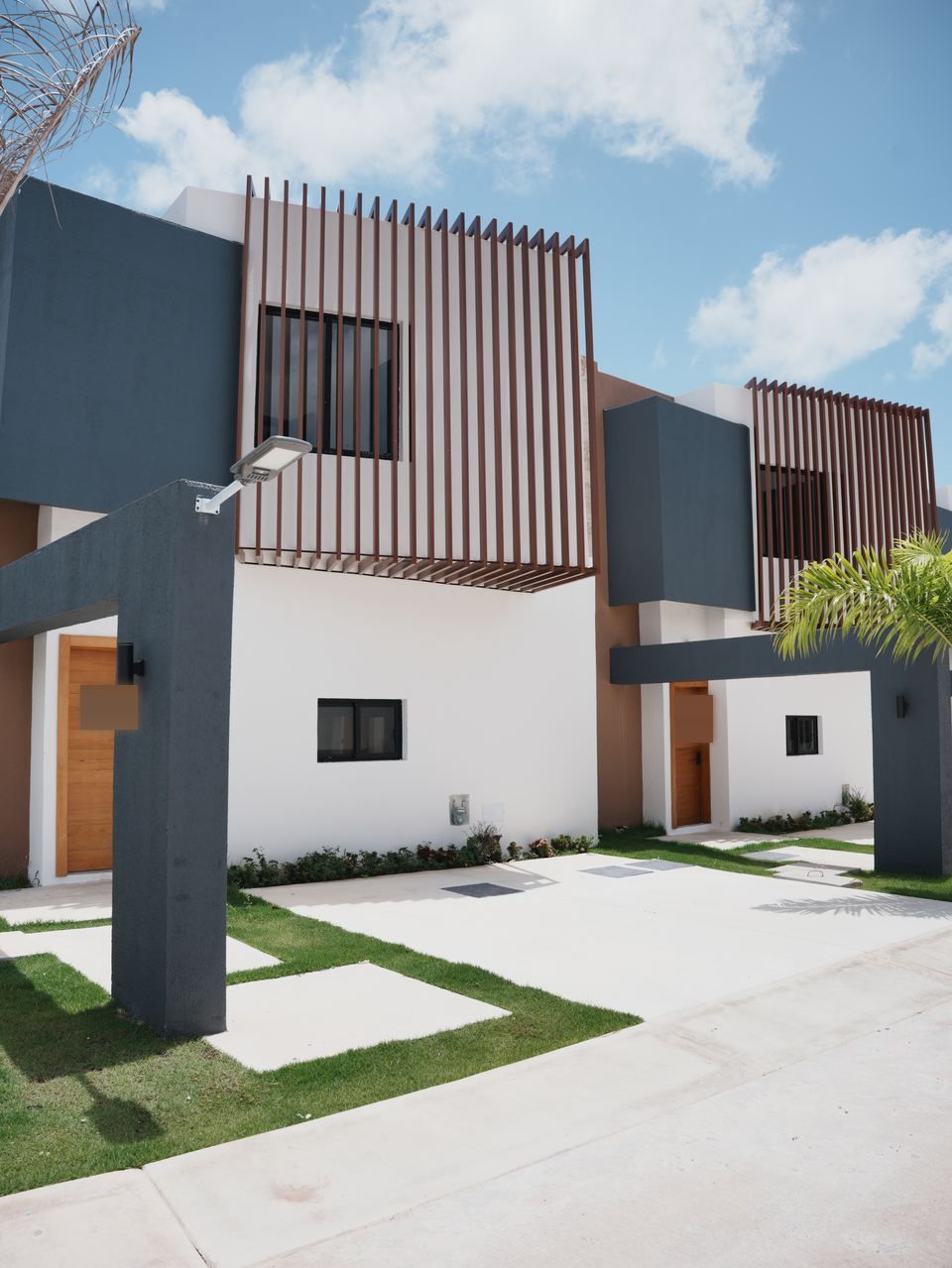 Villas Dreams: casa terminada con jardín