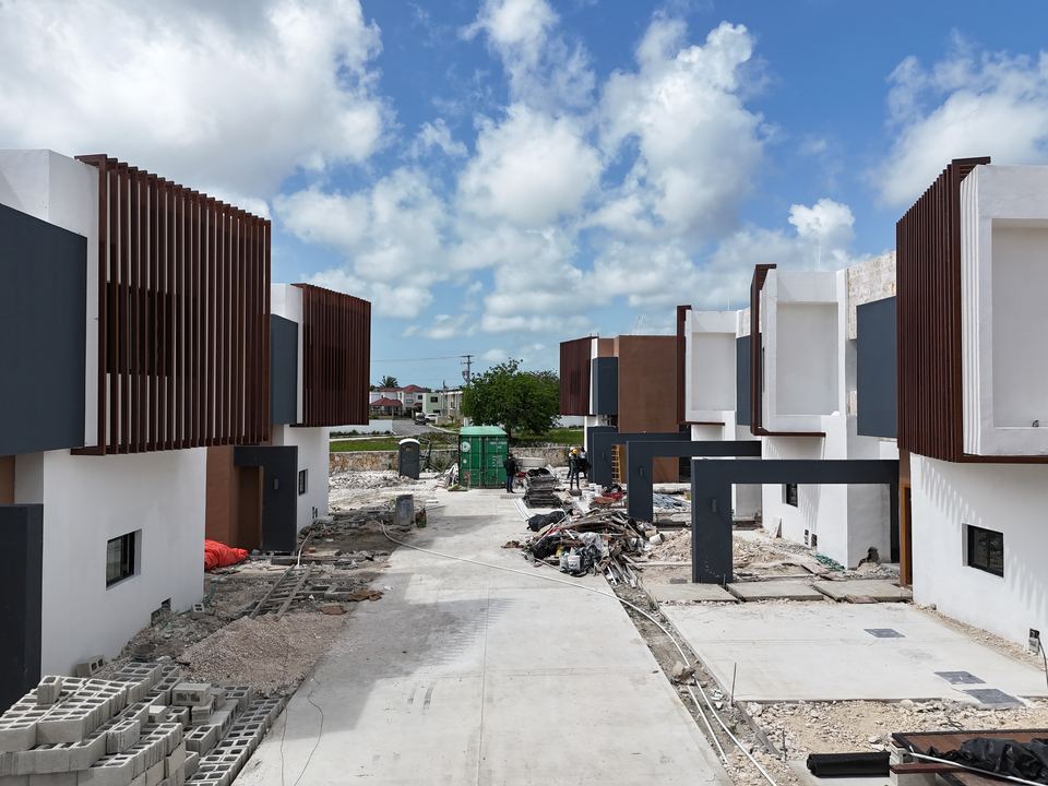 Villas Dreams durante la construcción: vista de la calle