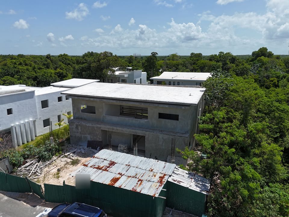 Villa Leucaena en obra gris vista desde el aire