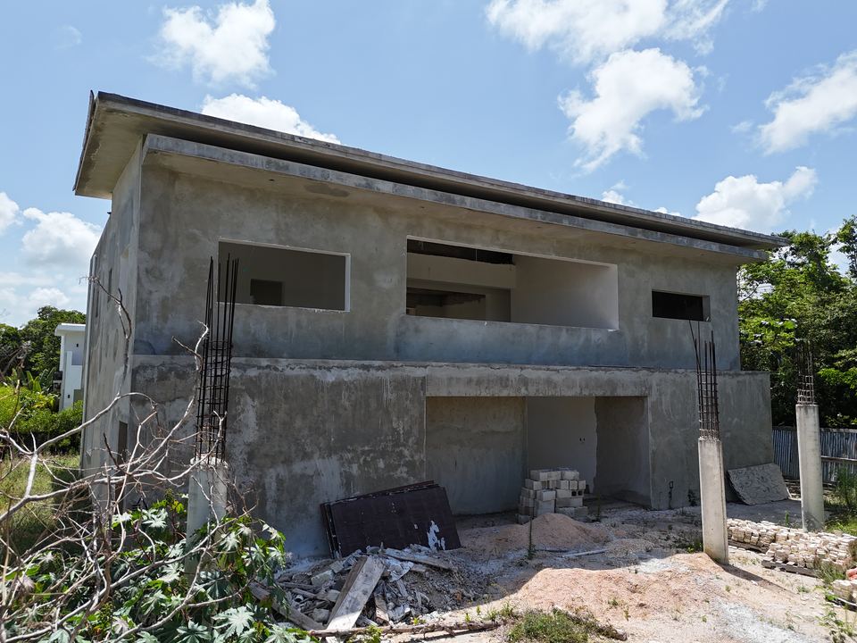 Villa Leucaena en West Village Punta Cana: la casa en obra gris, con muros y losas terminados