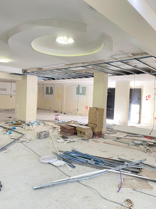 Local comercial en proceso de demolición y remodelación interior en Santiago